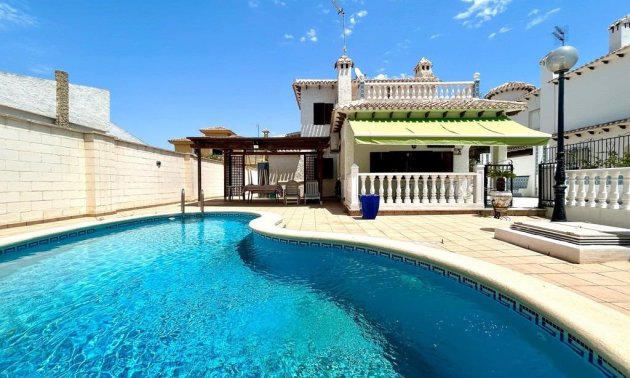 Resale - Villa -
Orihuela Costa - La Zenia