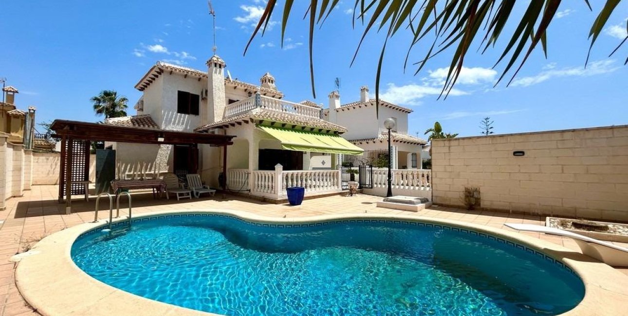 Resale - Villa -
Orihuela Costa - La Zenia