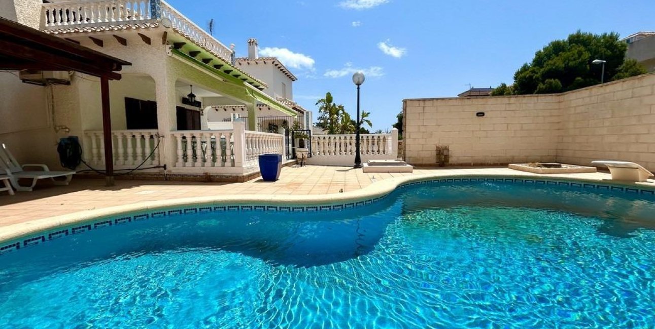 Resale - Villa -
Orihuela Costa - La Zenia