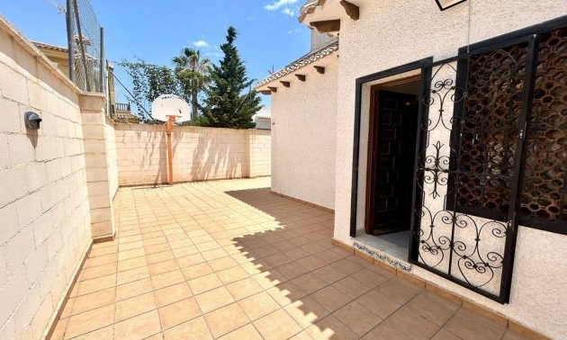Resale - Villa -
Orihuela Costa - La Zenia
