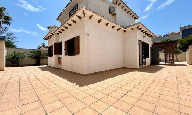Resale - Villa -
Orihuela Costa - La Zenia