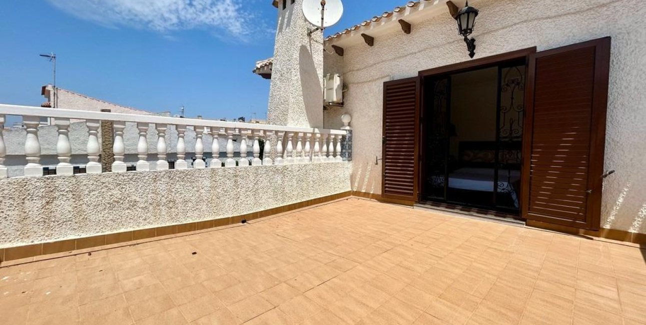 Resale - Villa -
Orihuela Costa - La Zenia