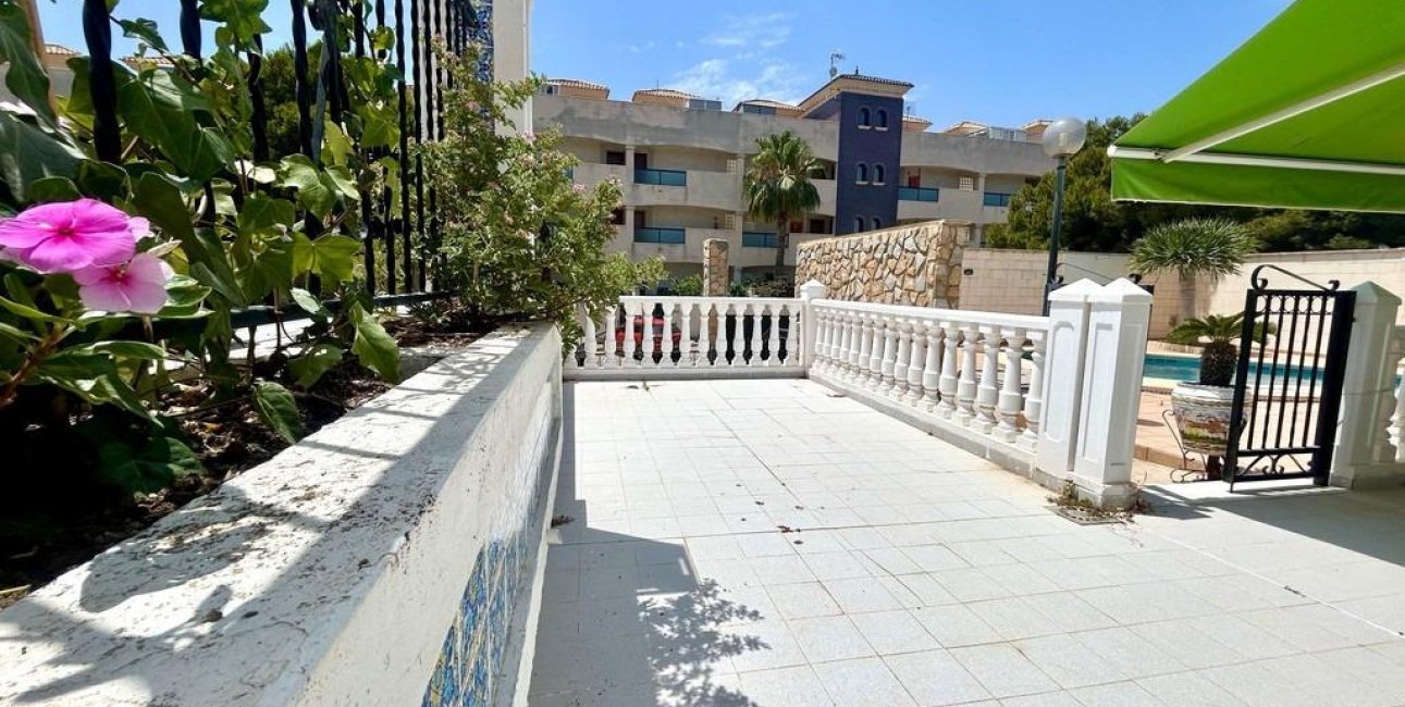 Resale - Villa -
Orihuela Costa - La Zenia