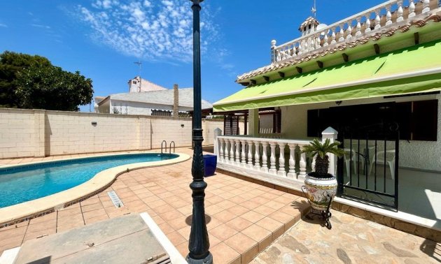 Resale - Villa -
Orihuela Costa - La Zenia