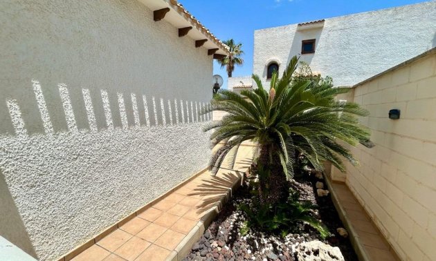 Resale - Villa -
Orihuela Costa - La Zenia