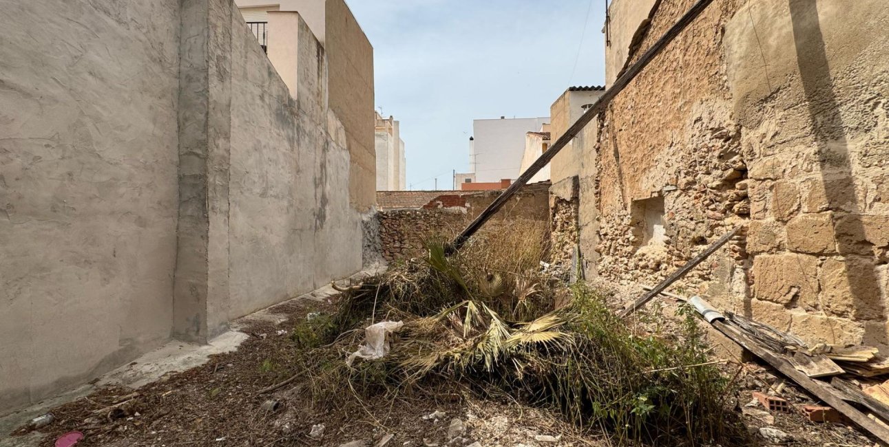 Reventa - Parcela / Terreno -
Torrevieja - Centro