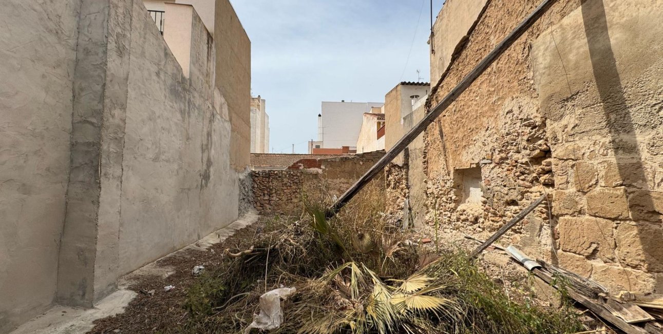 Reventa - Parcela / Terreno -
Torrevieja - Centro