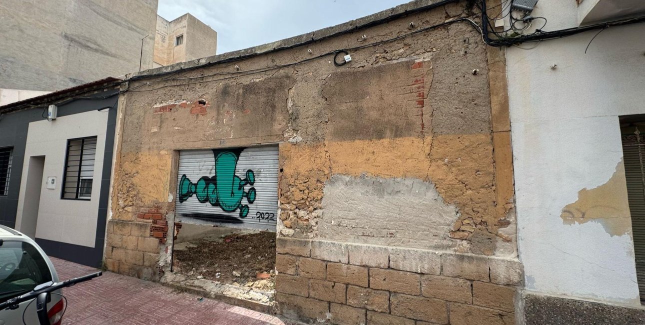 Reventa - Parcela / Terreno -
Torrevieja - Centro