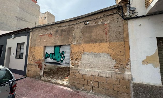 Reventa - Parcela / Terreno -
Torrevieja - Centro