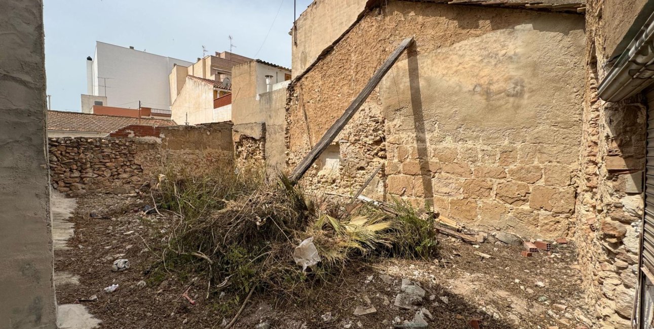 Reventa - Parcela / Terreno -
Torrevieja - Centro