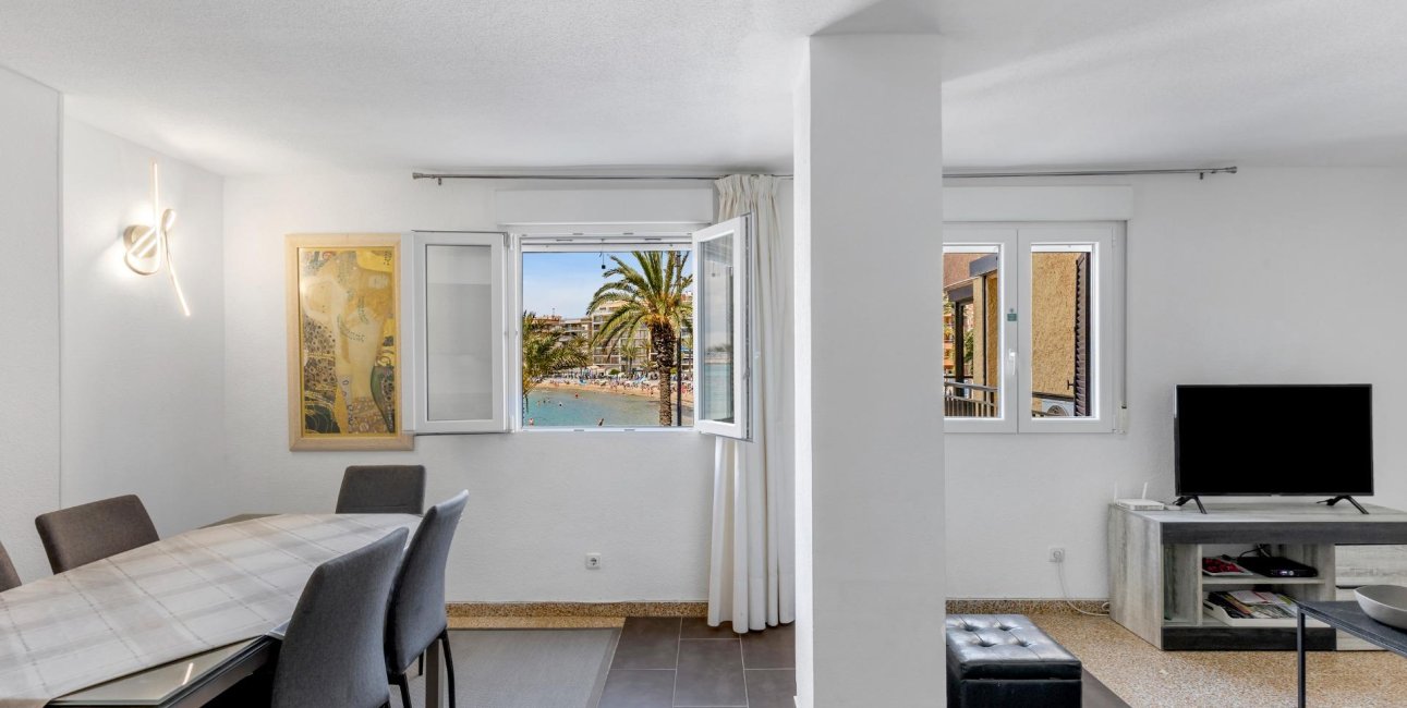 Resale - Apartment / flat -
Torrevieja - Playa del Cura