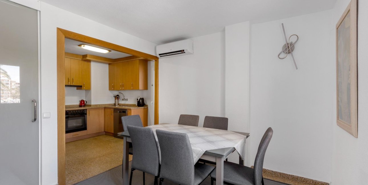 Resale - Apartment / flat -
Torrevieja - Playa del Cura