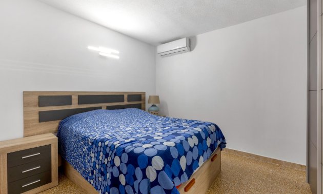 Resale - Apartment / flat -
Torrevieja - Playa del Cura