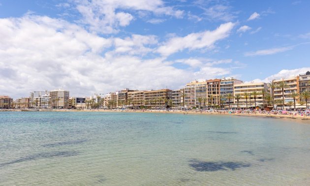 Resale - Apartment / flat -
Torrevieja - Playa del Cura