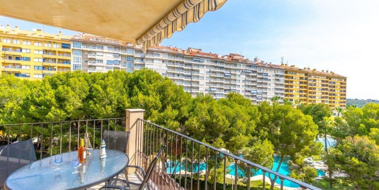 Resale - Apartment / flat -
Orihuela Costa - Campoamor