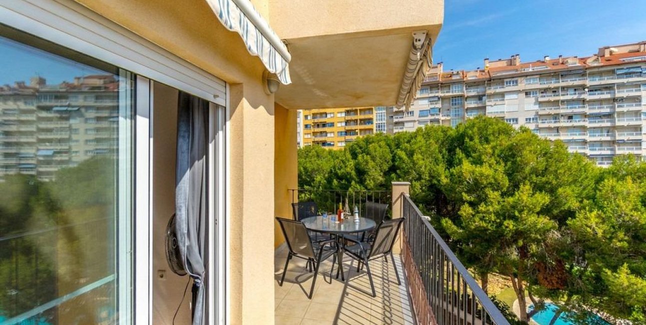 Resale - Apartment / flat -
Orihuela Costa - Campoamor