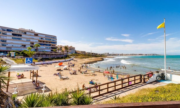 Rynek wtórny - Mieszkanie w bloku -
Torrevieja - La Mata