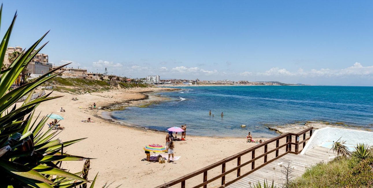 Rynek wtórny - Mieszkanie w bloku -
Torrevieja - La Mata