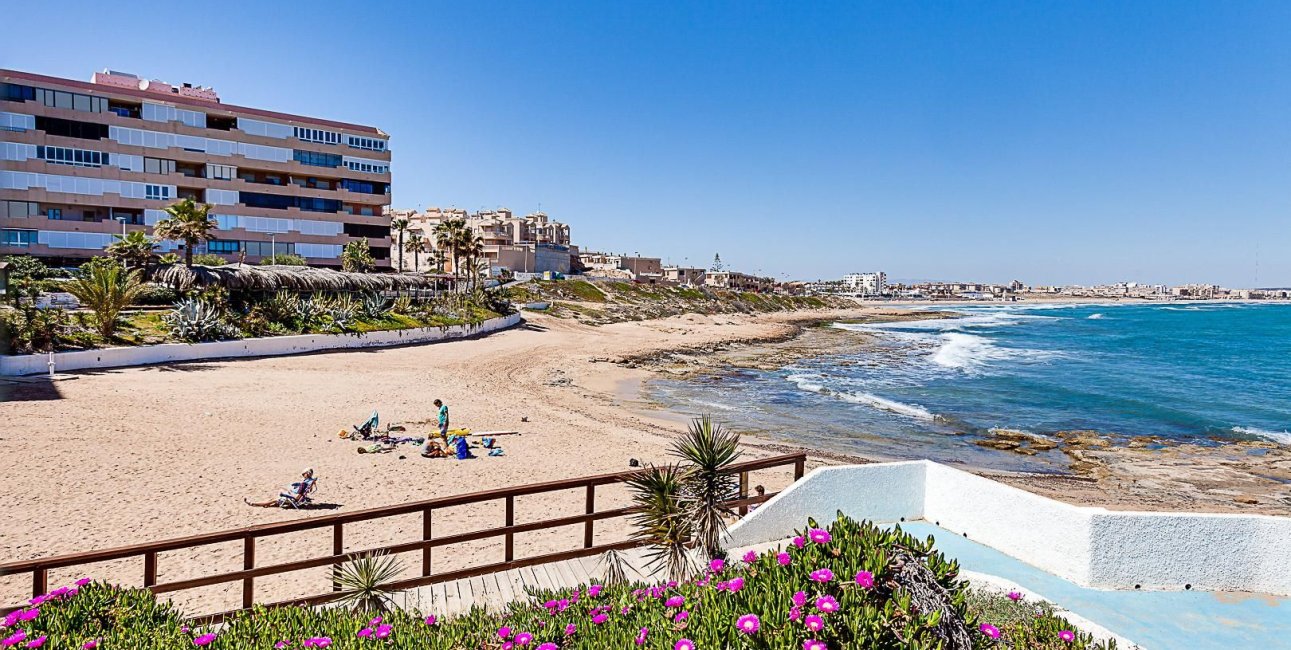 Rynek wtórny - Mieszkanie w bloku -
Torrevieja - La Mata