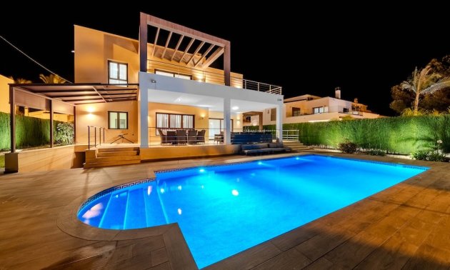 Resale - Villa -
Orihuela Costa - Cabo Roig