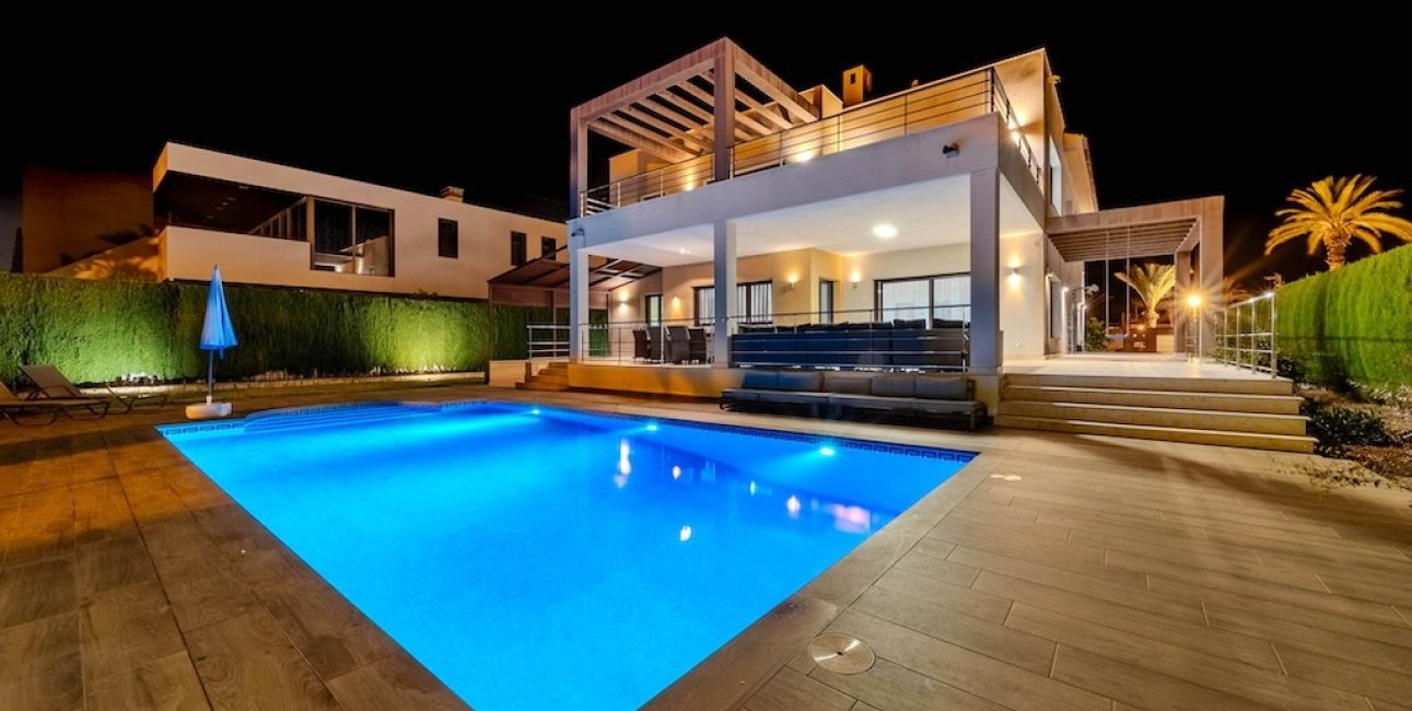 Resale - Villa -
Orihuela Costa - Cabo Roig