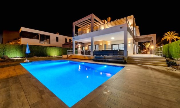 Resale - Villa -
Orihuela Costa - Cabo Roig