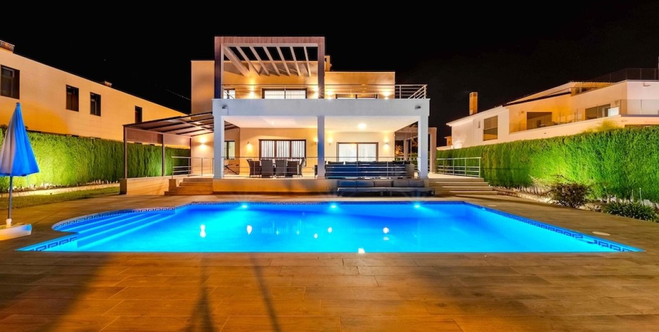Resale - Villa -
Orihuela Costa - Cabo Roig