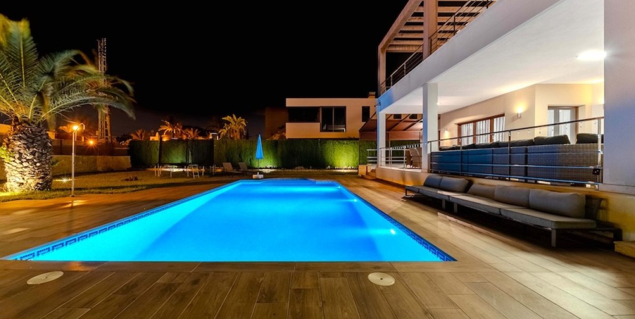 Resale - Villa -
Orihuela Costa - Cabo Roig