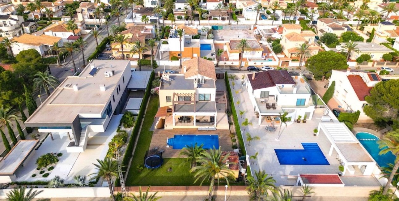 Resale - Villa -
Orihuela Costa - Cabo Roig