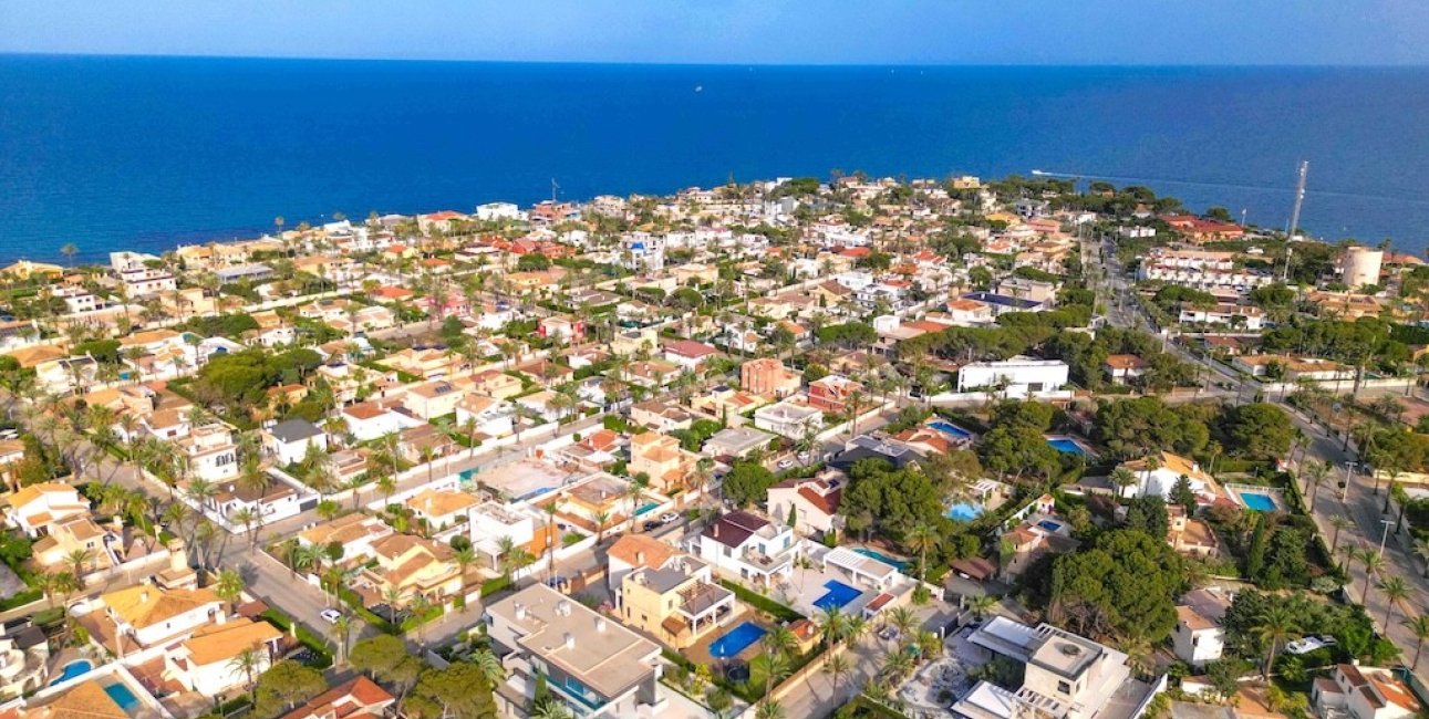 Resale - Villa -
Orihuela Costa - Cabo Roig