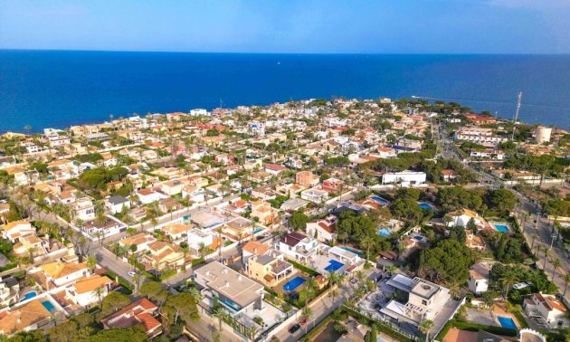 Resale - Villa -
Orihuela Costa - Cabo Roig