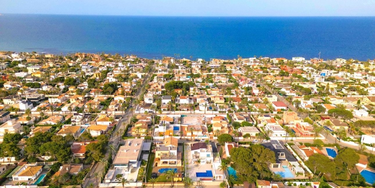 Resale - Villa -
Orihuela Costa - Cabo Roig