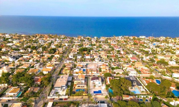 Resale - Villa -
Orihuela Costa - Cabo Roig