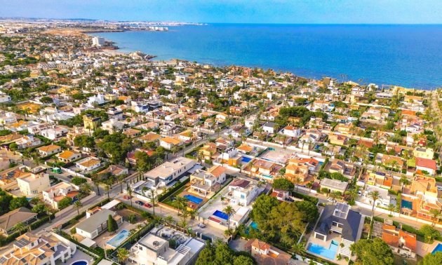 Resale - Villa -
Orihuela Costa - Cabo Roig