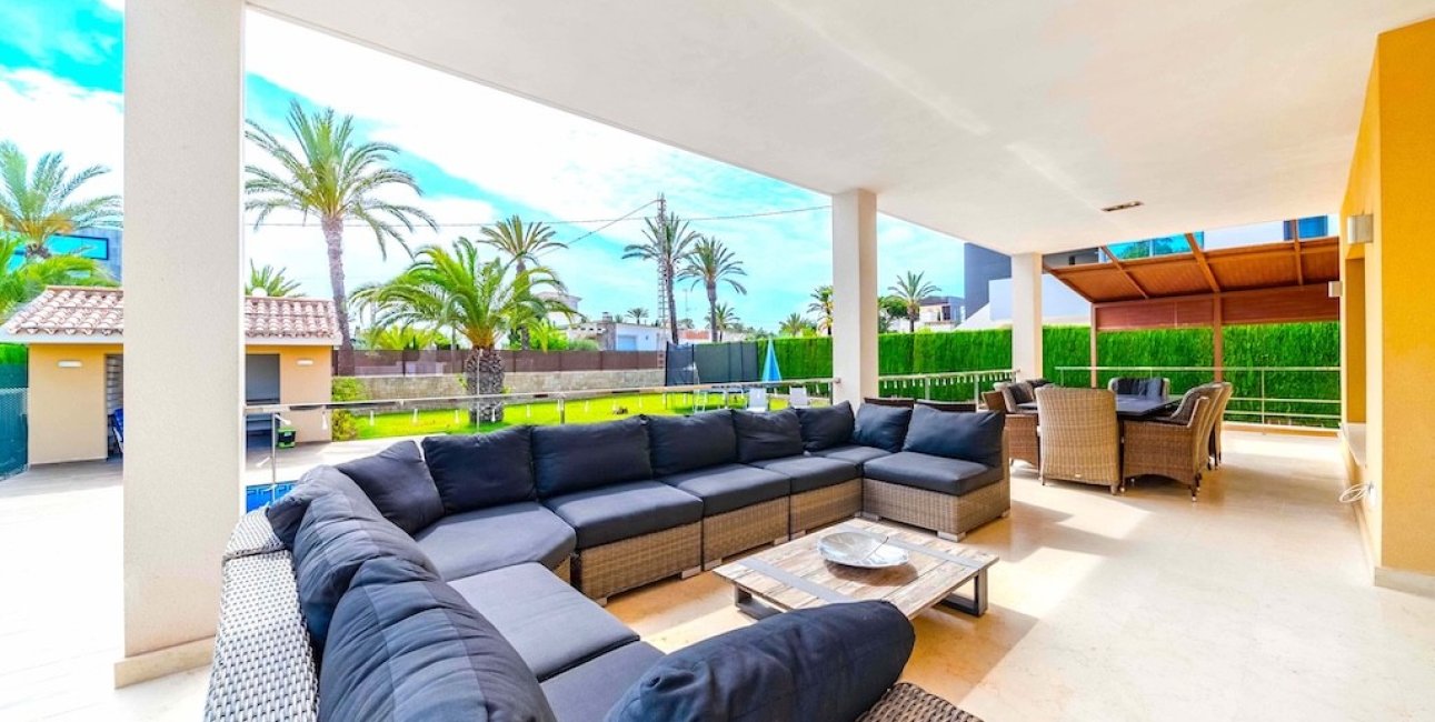 Resale - Villa -
Orihuela Costa - Cabo Roig