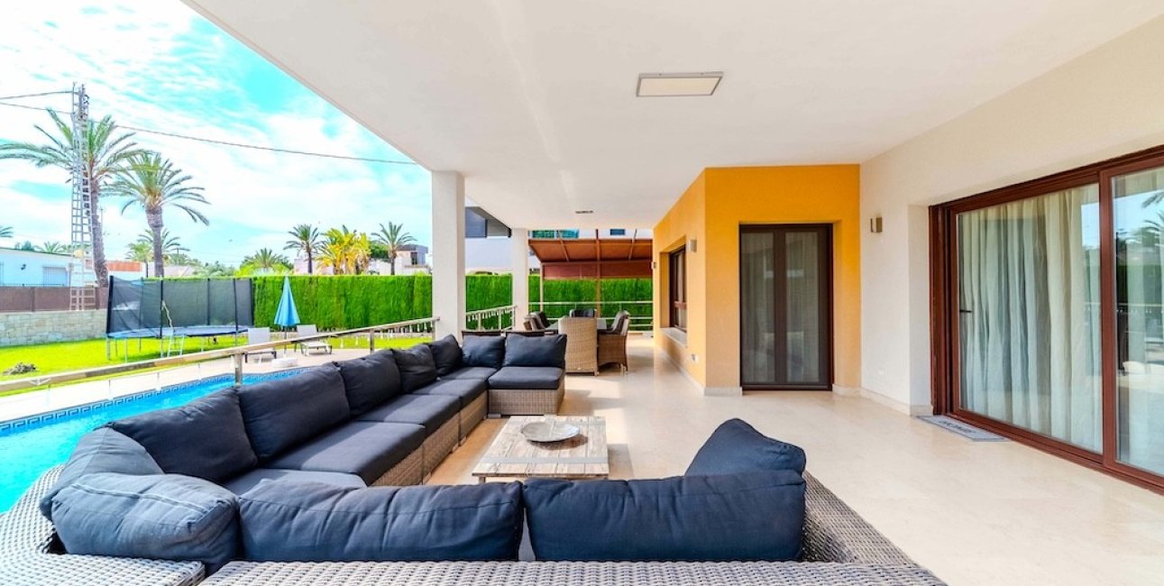 Resale - Villa -
Orihuela Costa - Cabo Roig