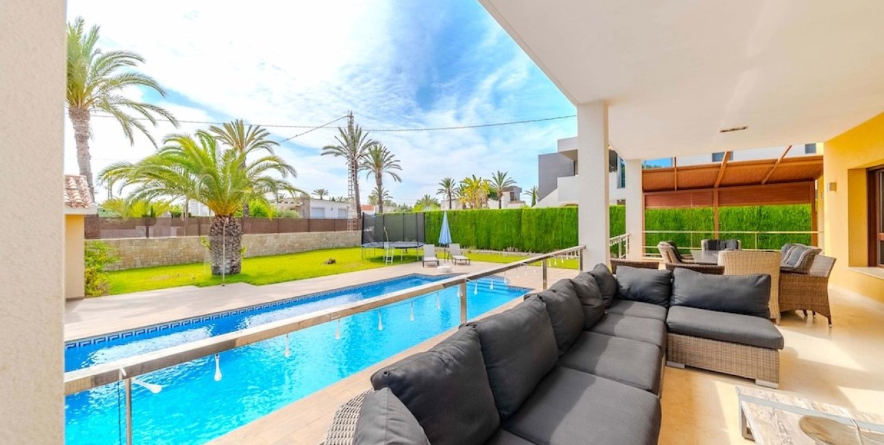 Resale - Villa -
Orihuela Costa - Cabo Roig