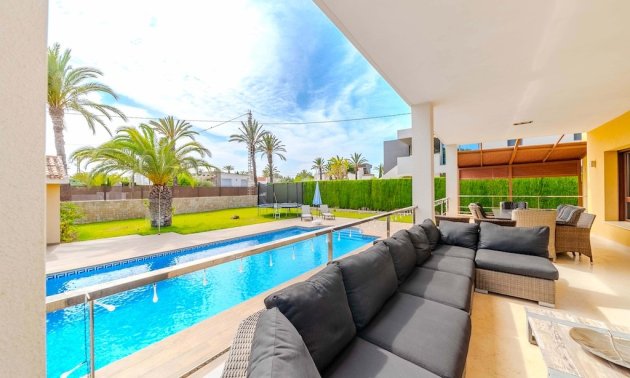 Resale - Villa -
Orihuela Costa - Cabo Roig