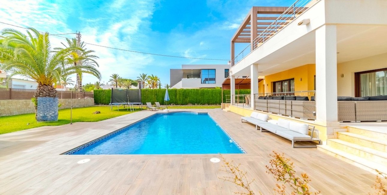 Resale - Villa -
Orihuela Costa - Cabo Roig