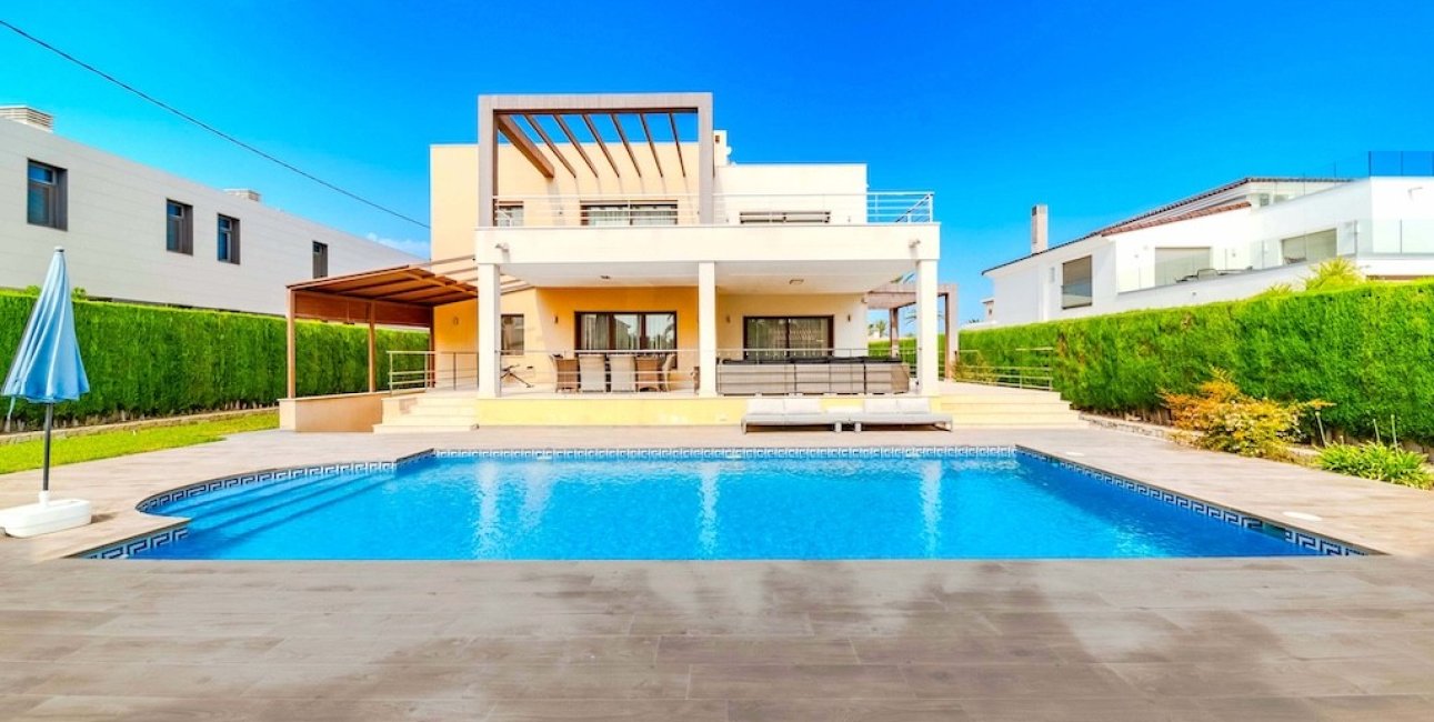 Resale - Villa -
Orihuela Costa - Cabo Roig