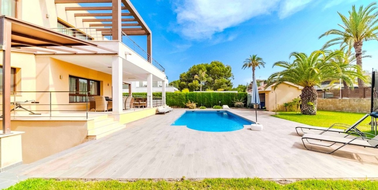 Resale - Villa -
Orihuela Costa - Cabo Roig