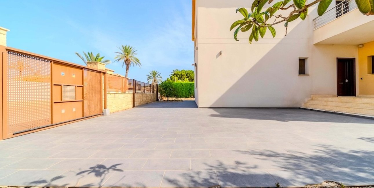 Resale - Villa -
Orihuela Costa - Cabo Roig