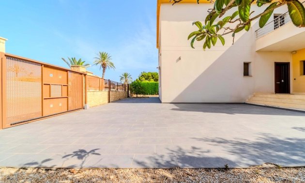 Resale - Villa -
Orihuela Costa - Cabo Roig