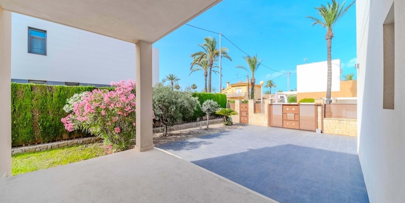 Resale - Villa -
Orihuela Costa - Cabo Roig