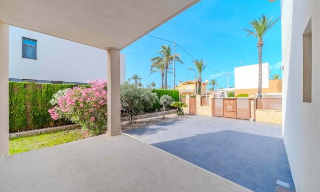 Resale - Villa -
Orihuela Costa - Cabo Roig