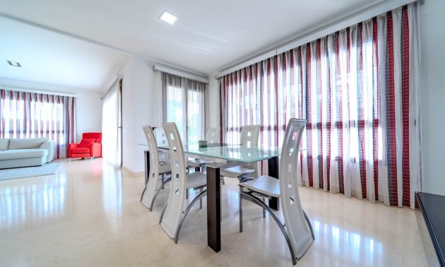 Resale - Villa -
Orihuela Costa - Cabo Roig