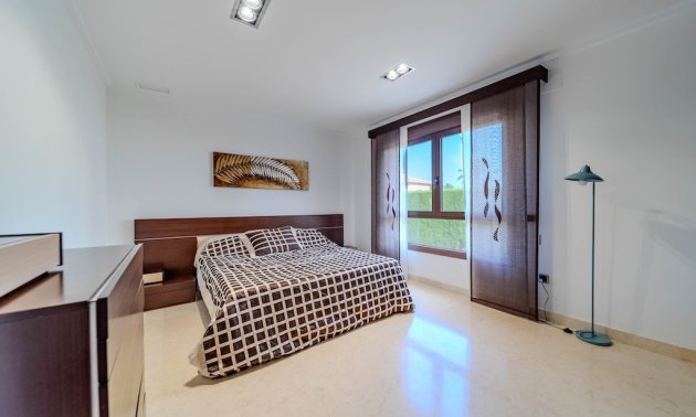 Resale - Villa -
Orihuela Costa - Cabo Roig