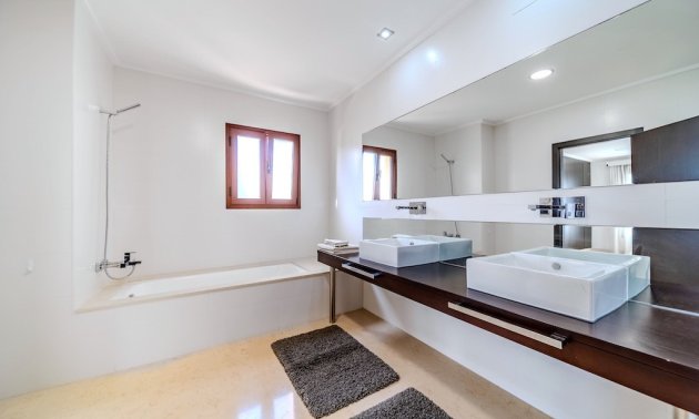 Resale - Villa -
Orihuela Costa - Cabo Roig