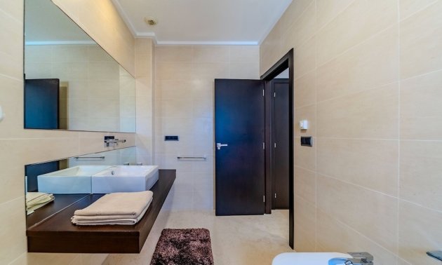 Resale - Villa -
Orihuela Costa - Cabo Roig