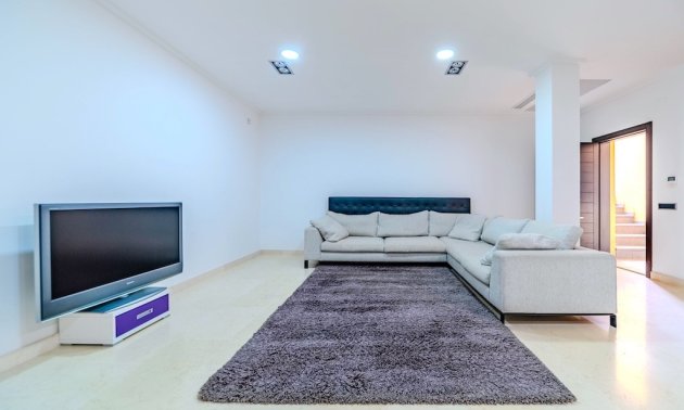 Resale - Villa -
Orihuela Costa - Cabo Roig